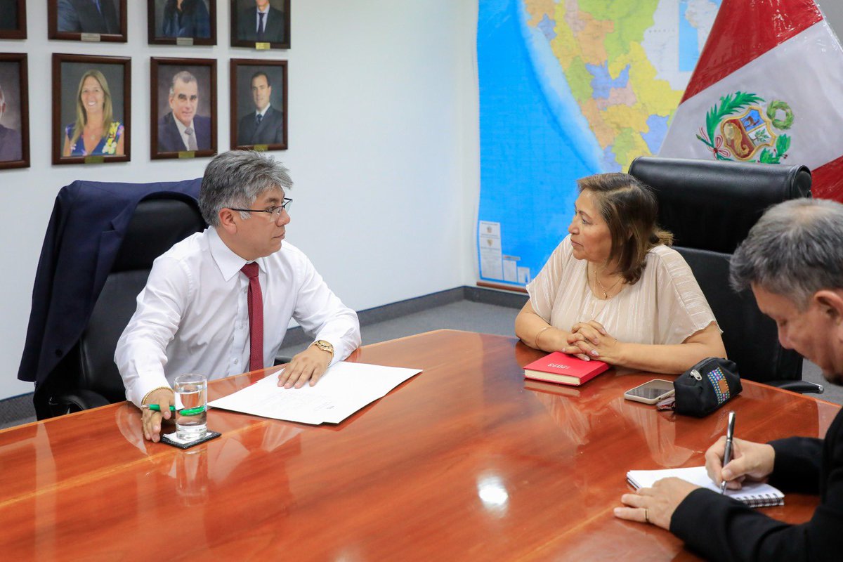 💪🏻🇵🇪 ¡Trabajo conjunto en todos los niveles de Gobierno! | Para establecer lineamientos que impulsen la productividad del país en colaboración con las regiones, la ministra <a href="/ChoquehuancaAna/">Ana Maria Choquehuanca</a> sostuvo reunión con el gobernador de Cusco y presidente de la ANGR, Werner Salcedo.