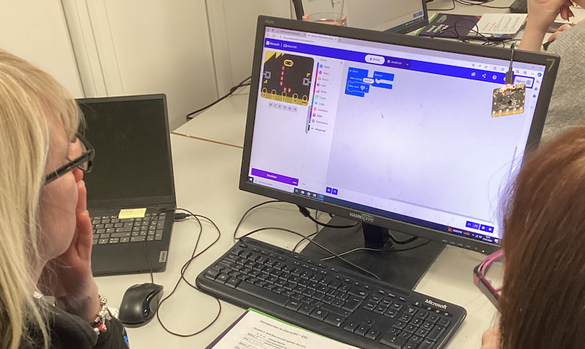 ComputingHubFT's tweet photo. 🔥What a warm welcome!!!! A HUGE thank you to @TEAM_Woodlands @CompWoodlands for hosting this evening's 'Introduction to @microbit_edu in #KS2' &amp; to everyone who attended.  We 💚d the enthusiasm for all things computing! #Primary #Computing #Cheshire #Wirral @WeAreComputing https://t.co/7jhq2ImBDV