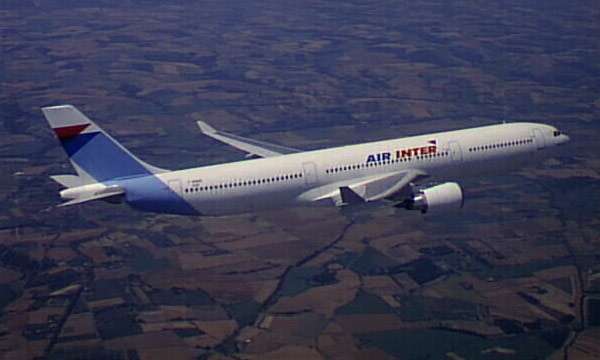 La famille #A330 d'Airbus vient de franchir une nouvelle grande étape avec les 30 ans de sa mise en service. Elle  représente 1469 appareils en service aux quatre coins du monde (avec l'A330neo) et encore quelque 180 exemplaires à produire, pour l'instant...