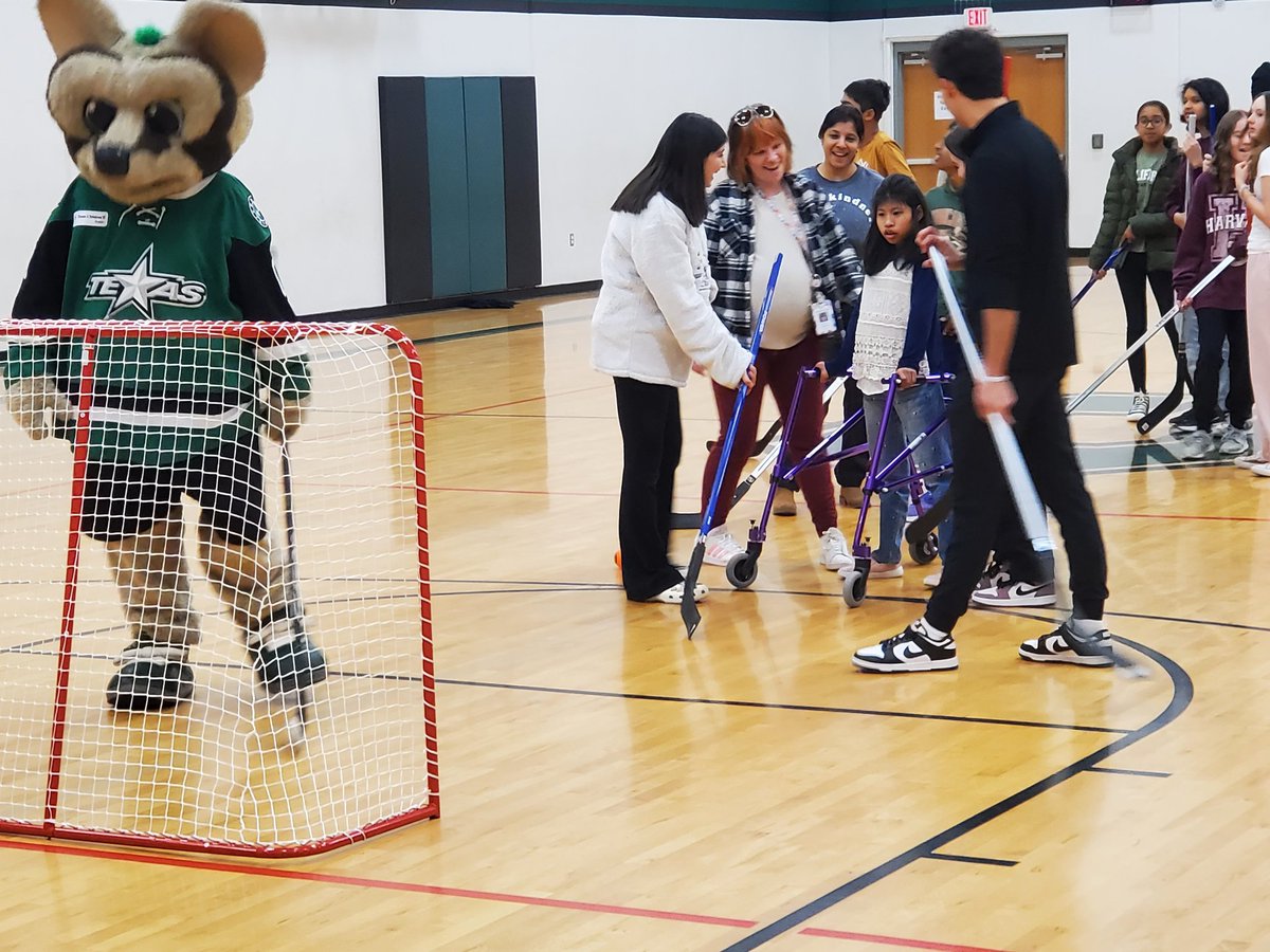 Ms_Waltmon tweet media