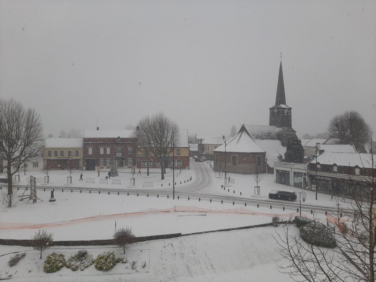 Une fois de plus l'Éducation nationale considère les maires comme des supplétifs de l'État : elle décide, nous devons exécuter... sans se soucier de savoir si nous pouvons assurer le périscolaire, la restauration, un service minimum d'accueil
#lavoixdunord #lobservateurdudouaisis