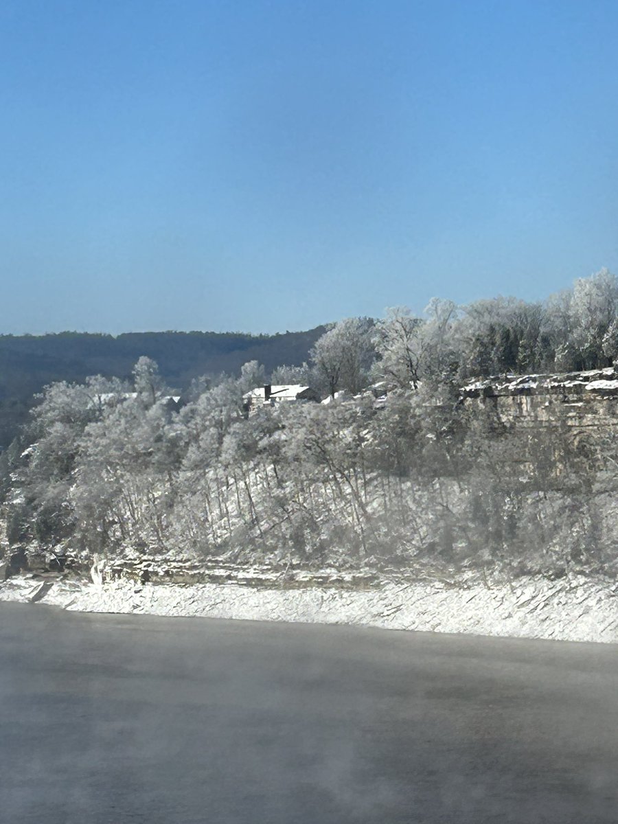 606kygirl2's tweet image. Burnside Marina I love my job even in the winter months ❤️@Kentuckyweather @caverunmarinas @JoleneBlevins01 @EveryThngKy @JimWKYT @Michael8301973 @EKentuckyWx
