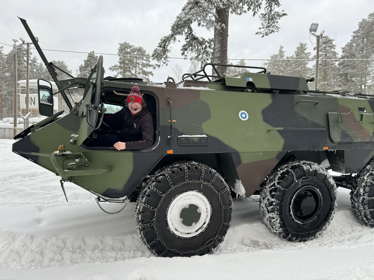 Tälle kuljettajalle PASI-kalusto on tuttu jo vuosikymmenien takaa. Kiitos <a href="/HuruPetri/">Petri Huru</a> vierailustasi Niinisalossa ja hyvistä keskusteluista! #porpr #pohmjp