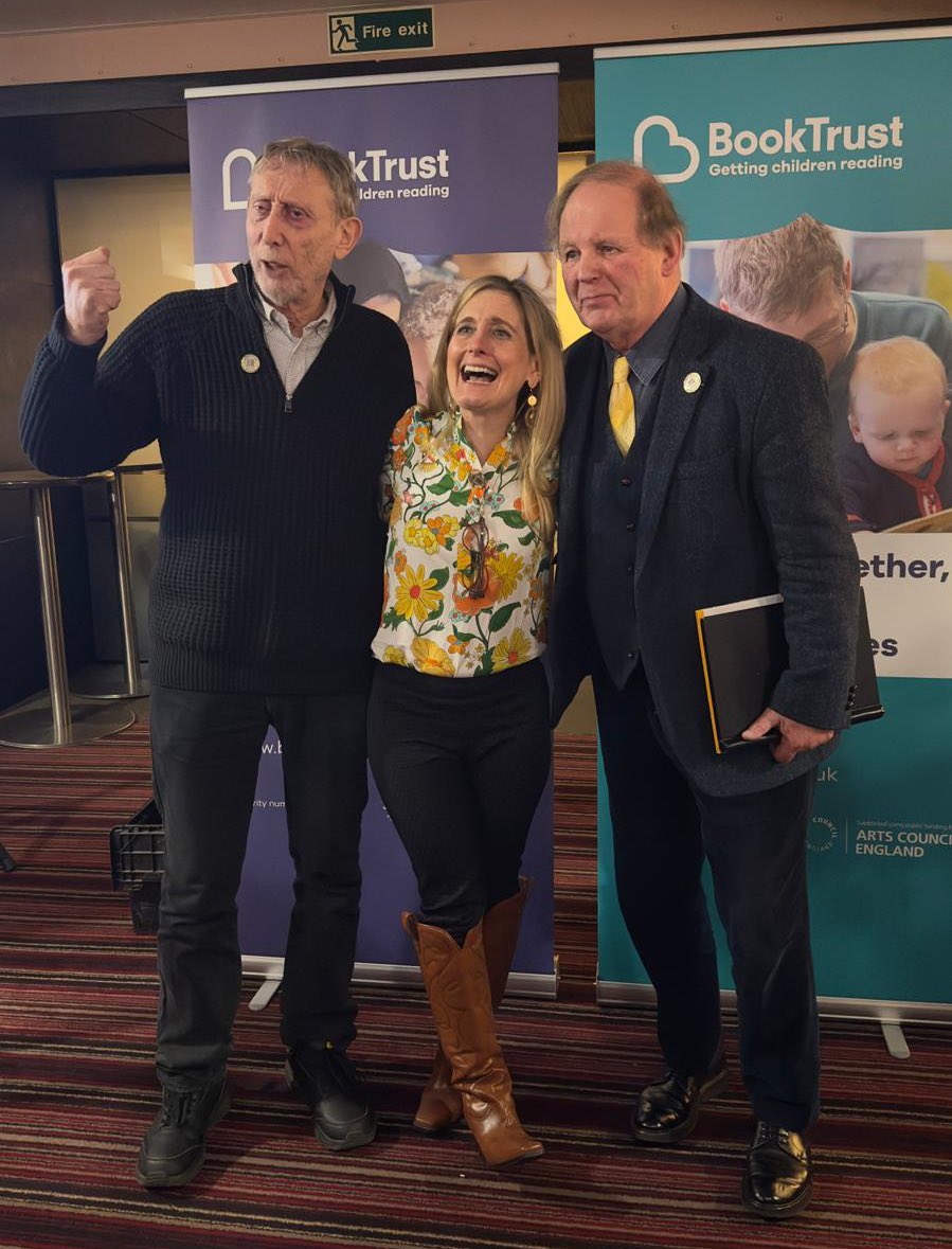 Laureates united!

We’re so grateful to all of the Waterstones #ChildrensLaureates for their support of 
#ReadingTogether - and everything they do to help get children reading.