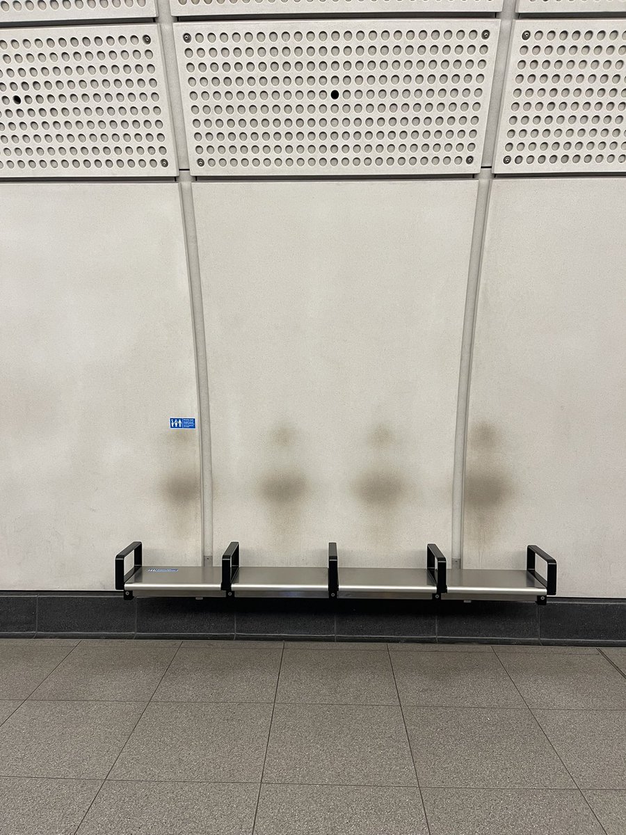 Do you believe in ghosts? #londonunderground