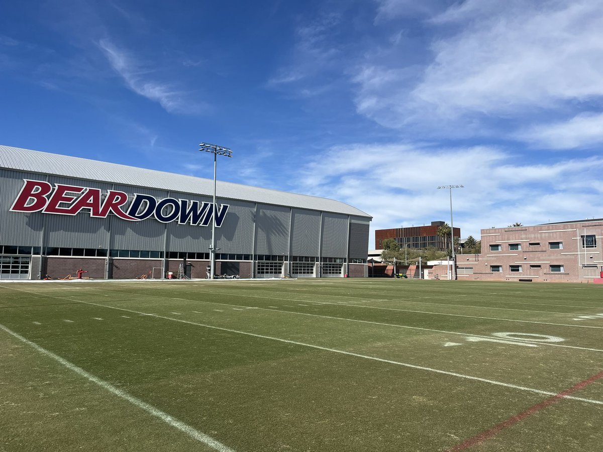 ZonaGrassGuy's tweet photo. Got to love seeing #TifTufBermuda in January. Turf blankets are the truth.

New @ArizonaFBall @CoachBrennan but the effort never changes from the grounds crew. #LaFamilia #GrindersGotToGrind #PullTheRope

Now loading…dethatch, sweep, foliar, blankets. https://t.co/cqgee0EQb9