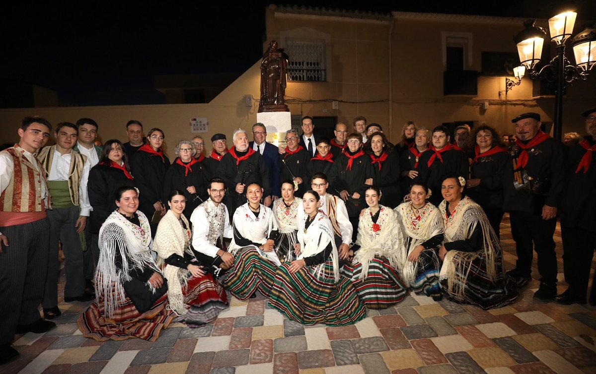 dipuAlicante's tweet image. Concluyen las obras de reurbanización de la Calle Independencia de #Elda 🧱

El presidente Toni Pérez inaugura, junto al alcalde del municipio @ruben_alfaro, esta importante actuación en la que hemos invertido 232.000 euros 👷🏼‍♂️