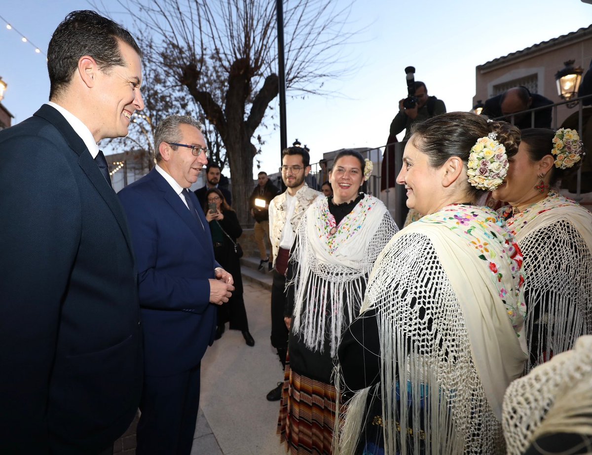dipuAlicante's tweet image. Concluyen las obras de reurbanización de la Calle Independencia de #Elda 🧱

El presidente Toni Pérez inaugura, junto al alcalde del municipio @ruben_alfaro, esta importante actuación en la que hemos invertido 232.000 euros 👷🏼‍♂️