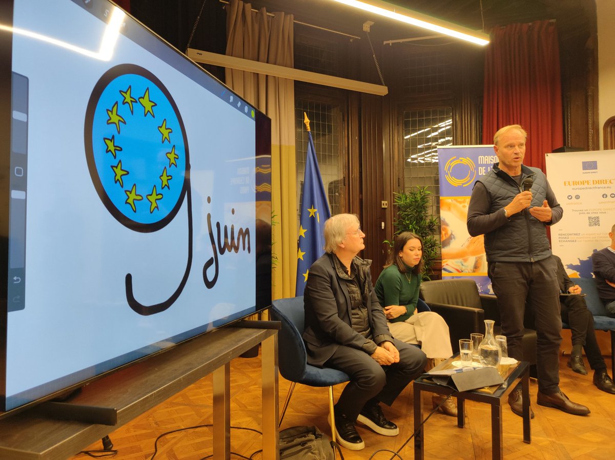 Comment garder le cap pour le scrutin du 9 juin ? En 3 pas, avec le sourire et dans les couleurs européennes, merci <a href="/plantu/">PLANTU Officiel</a> ! 
#votezauxelectionseuropeennes #ue 
<a href="/CPreault/">ChristophePreault</a> <a href="/emmanuelriviere/">Emmanuel Rivière</a> <a href="/pjhenin/">Pierre-Jérôme Henin</a> <a href="/MarcEpstein_/">Marc Epstein</a> <a href="/CamilleSarazin/">Camille Sarazin</a> <a href="/MDerdevet/">Michel Derdevet</a>