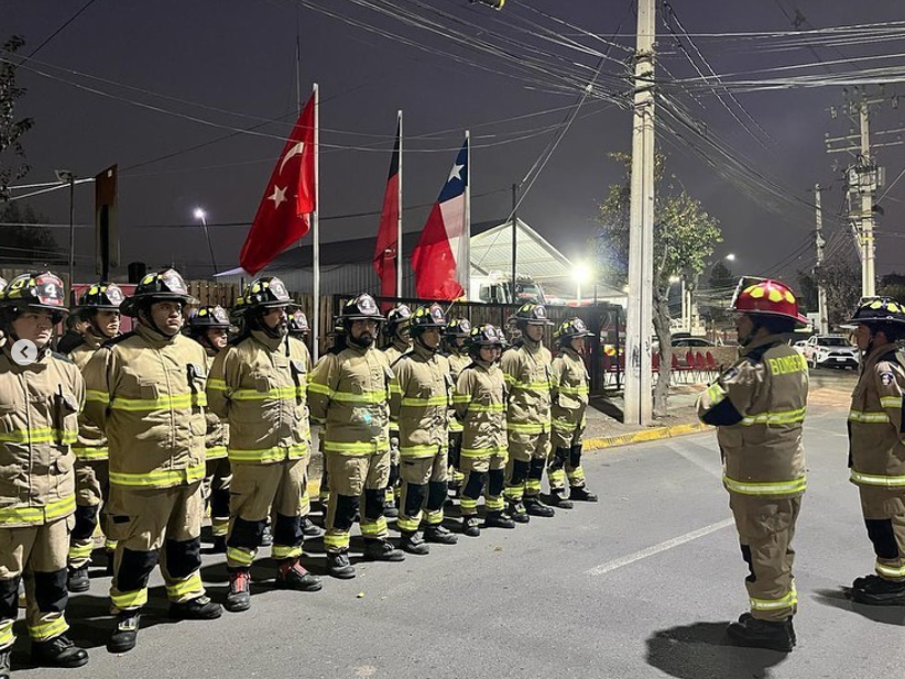 amistadtch's tweet photo. Santiago’daki Quilicura Belediyesi’nin Türkiye-Şili Dostluk İtfaiyesinin kuruluşunun 10. Yıldönümü vesilesiyle düzenlenen törene katıldık. 🚒👩‍🚒🇹🇷🇨🇱 https://t.co/1W5kVudbBC