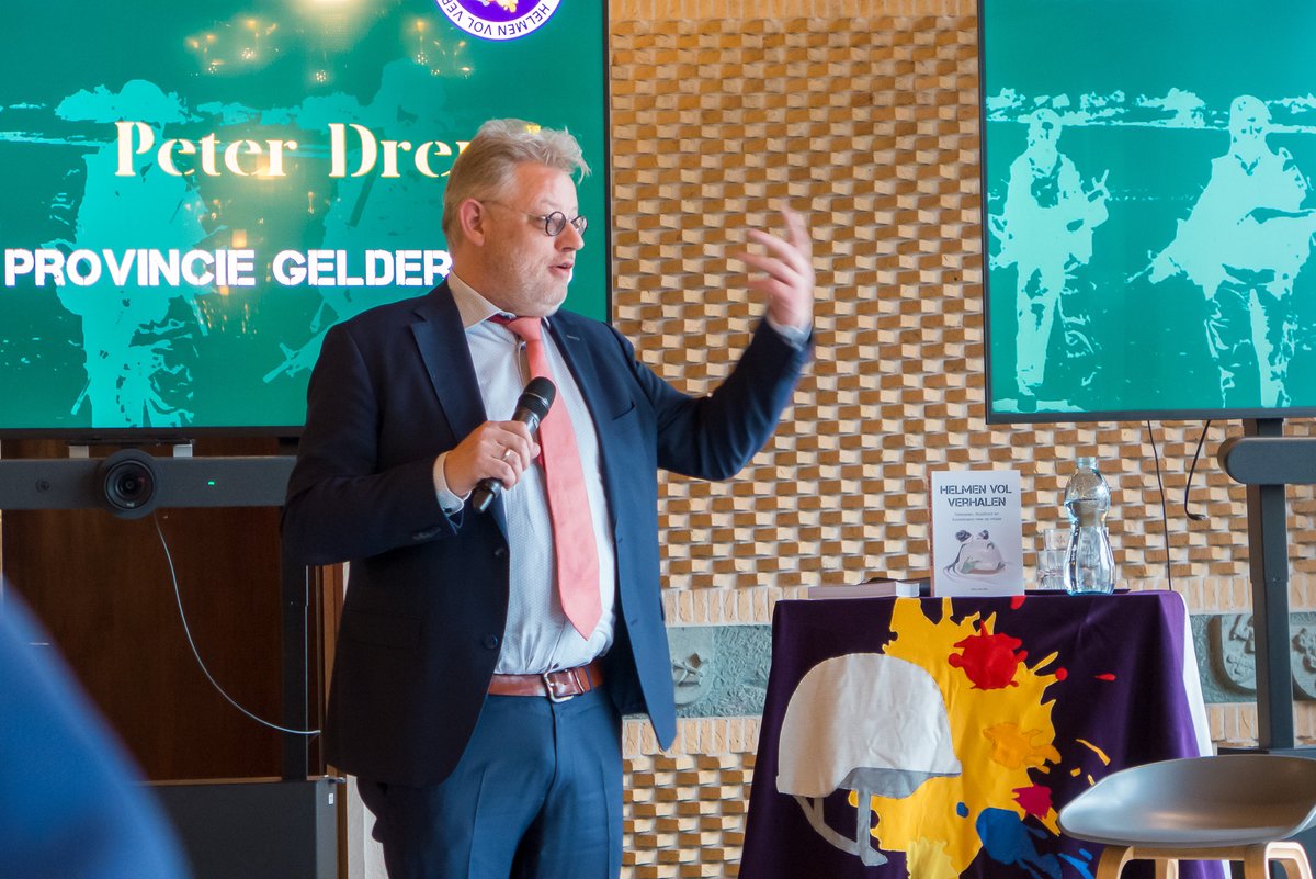 Helmen Vol Verhalen tweet media