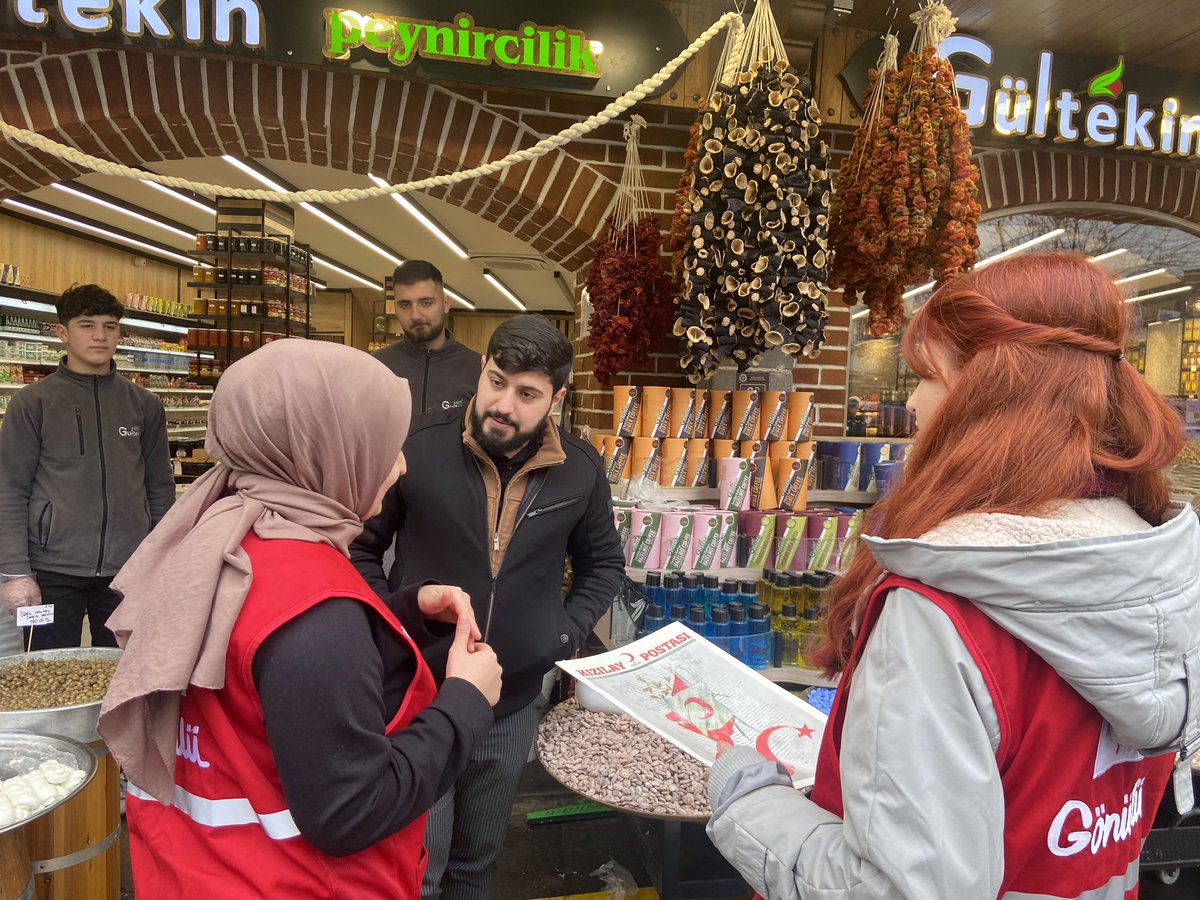 genckizilaydu's tweet photo. 10 Ocak Gazeteciler Gününde Kızılay Gazetemizi şehrimizin farklı noktalarındaki Esnaf ve emekçi çalışanlarımıza dağıttık.✨
#DaimaHazır https://t.co/Hd0UVR8cVg