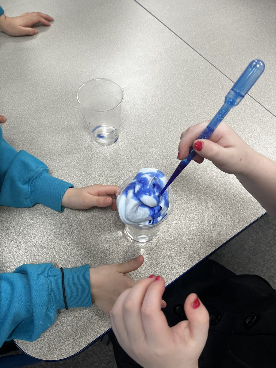 EPA_Year1's tweet photo. We really enjoyed conducting our science experiment today! We learnt that when clouds become too heavy, the drops fall through as rain! 🌧️ https://t.co/Qqg4TvBHqZ