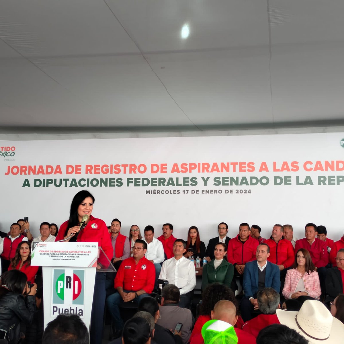 ArisCamps's tweet photo. Agradezco a Néstor Camarillo por invitarme a su registro como candidato al Senado de la República

 ¡Enhorabuena y mucha suerte! https://t.co/XZEJMERmEu
