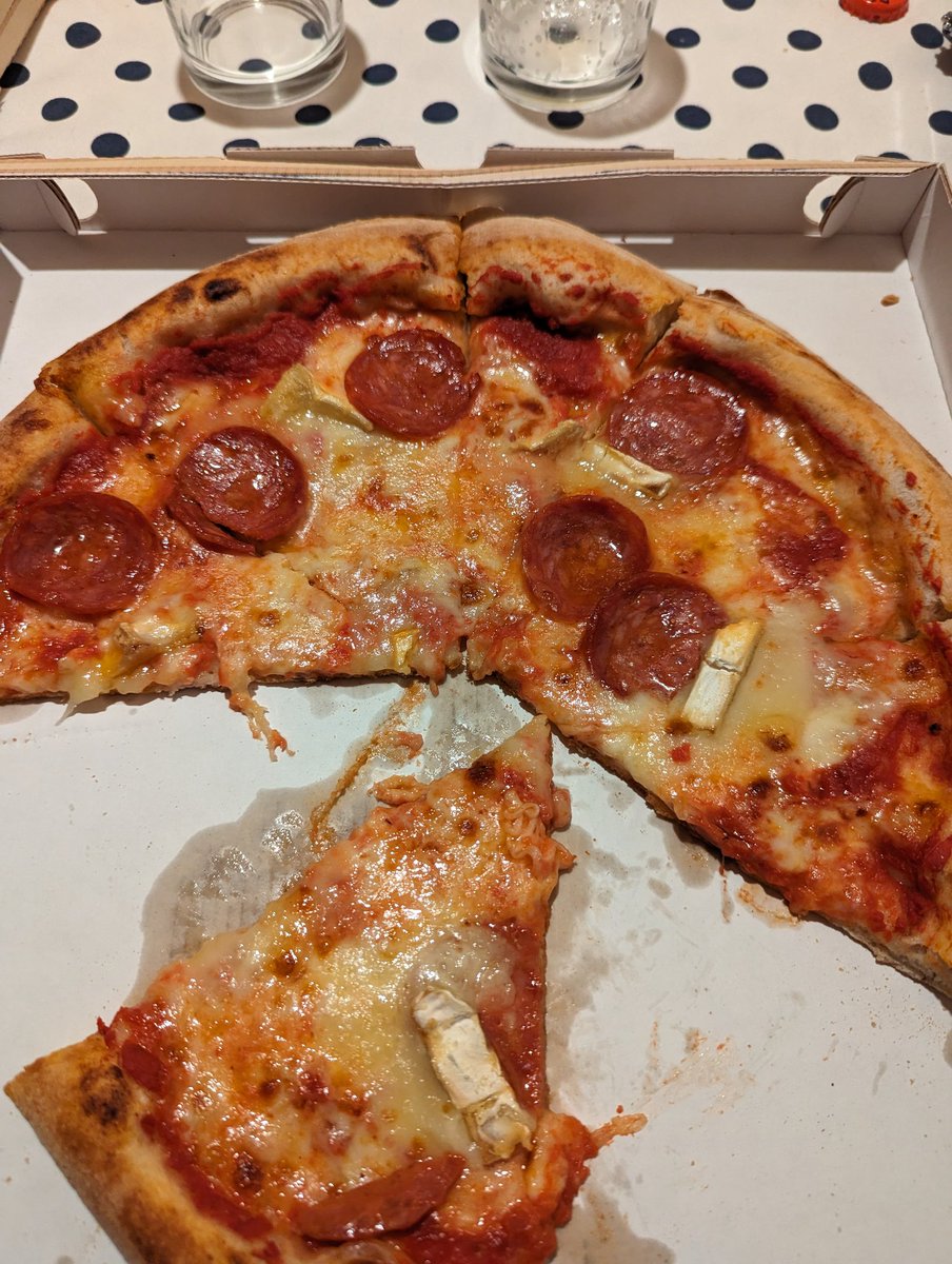 Oculele's tweet photo. #WorldPizzaDay https://t.co/2wpvkWcnF1