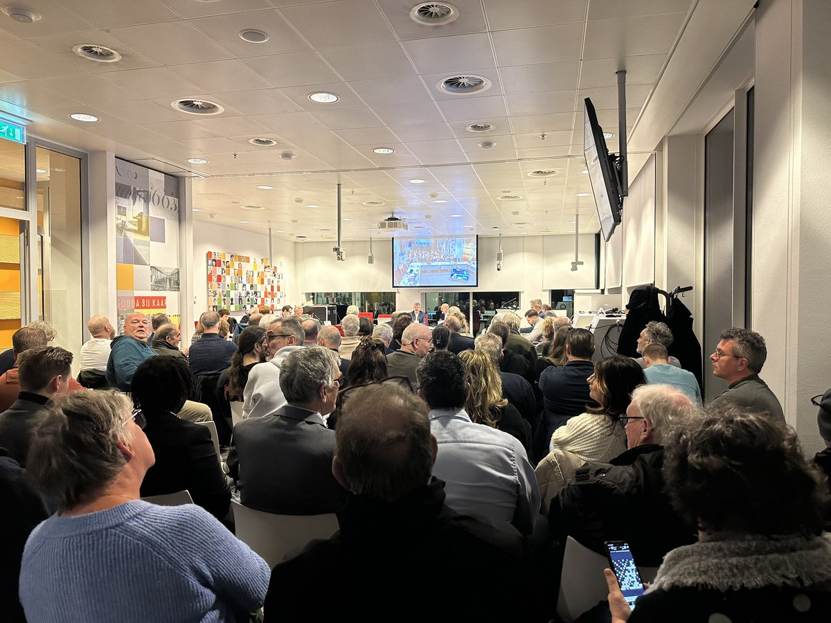 Veel publiek bij de commissievergadering over uitgangspunten parkeerbeleid 2024 #gouda #parkeerbeleid
