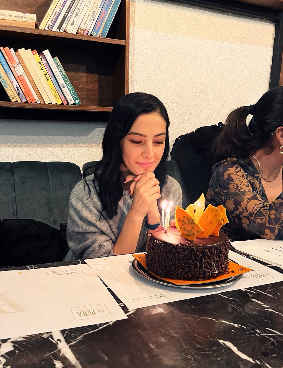 Haticekocaa's tweet photo. 26🤍 https://t.co/fDMPjWJtyO