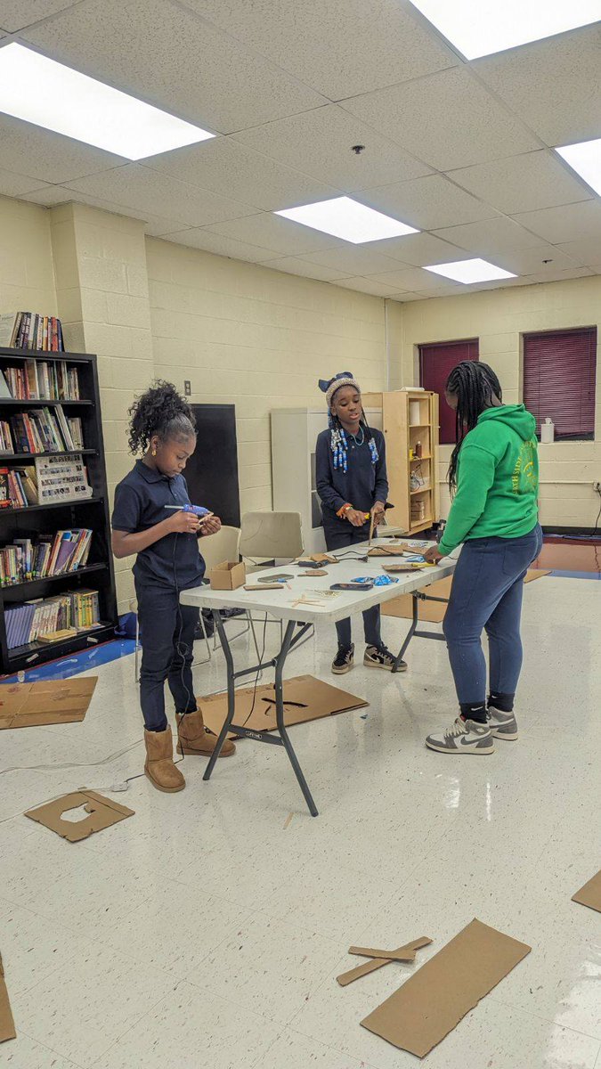 Students at @bgcstl's Mathews-Dickey Club are hard at work on their mini golf holes! ⛳️ We can't wait for you to play them at the Mini Golf Competition on March 2nd at @rankentech. 🏌🏾‍♀️
