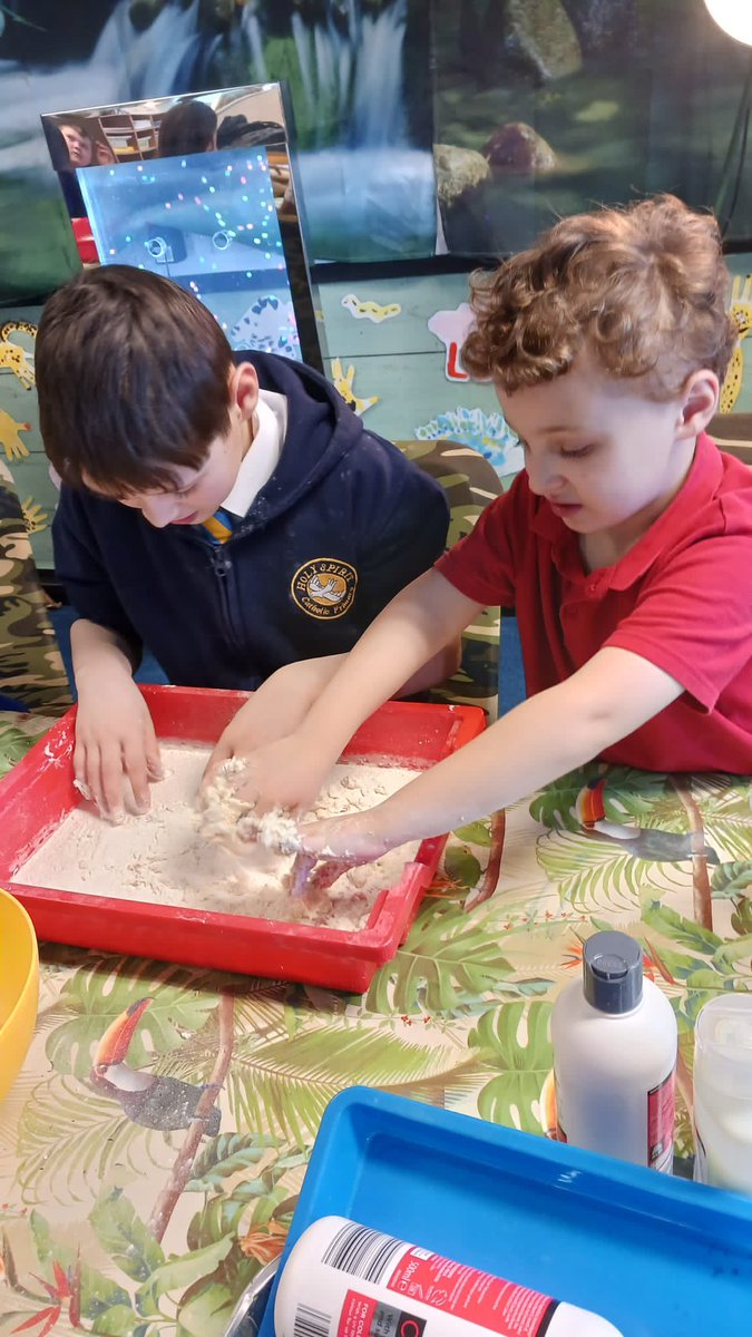 HolySpiritWA9's tweet photo. #Rainforest enjoyed making some conditioner playdough today - it was messy, fun and smelled of gorgeous apples! ๐ #SensoryFun https://t.co/XL2ksC6ydv