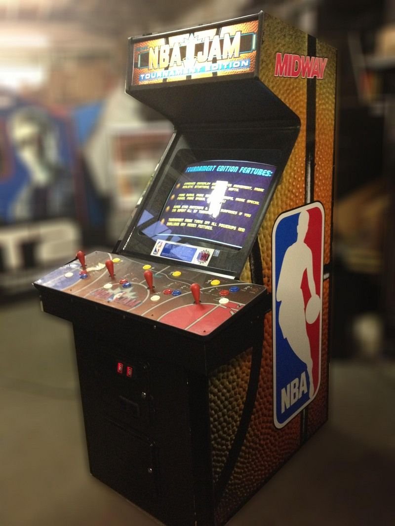 altieribruno's tweet photo. El NBA Jam fue un mítico videojuego de los años '90. La época dorada del Arcade. 

Un crédito por cuarto y la novedad fascinante de jugar dos contra dos. 

Lo que pocos saben es que una historia escalofriante lo rodea.

Y tiene que ver con un jugador de culto: Drazen Petrovic. https://t.co/RPG1riGe6D