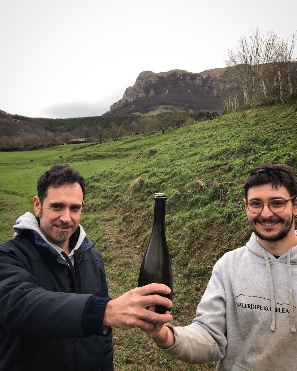 Bi proiektu desberdin, biak Bedaion jatorria, biak Balerdipean.
Kooperazioa, sinergia.
Brainstorming polita gaur arratsaldekoa, eta ekoizpen berriak buruan. Eta esku artean Balerdipeko eztiarekin ber-hartzitutako “Maite Out” sagar konbutxa….
#balerdipekoop #bedaio