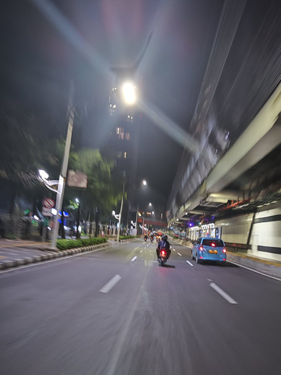 dnfrzk's tweet photo. Gabisa marah ke orang yang disayang dan dicintai. Penenangnya keliling kota https://t.co/0kEktwqwNA