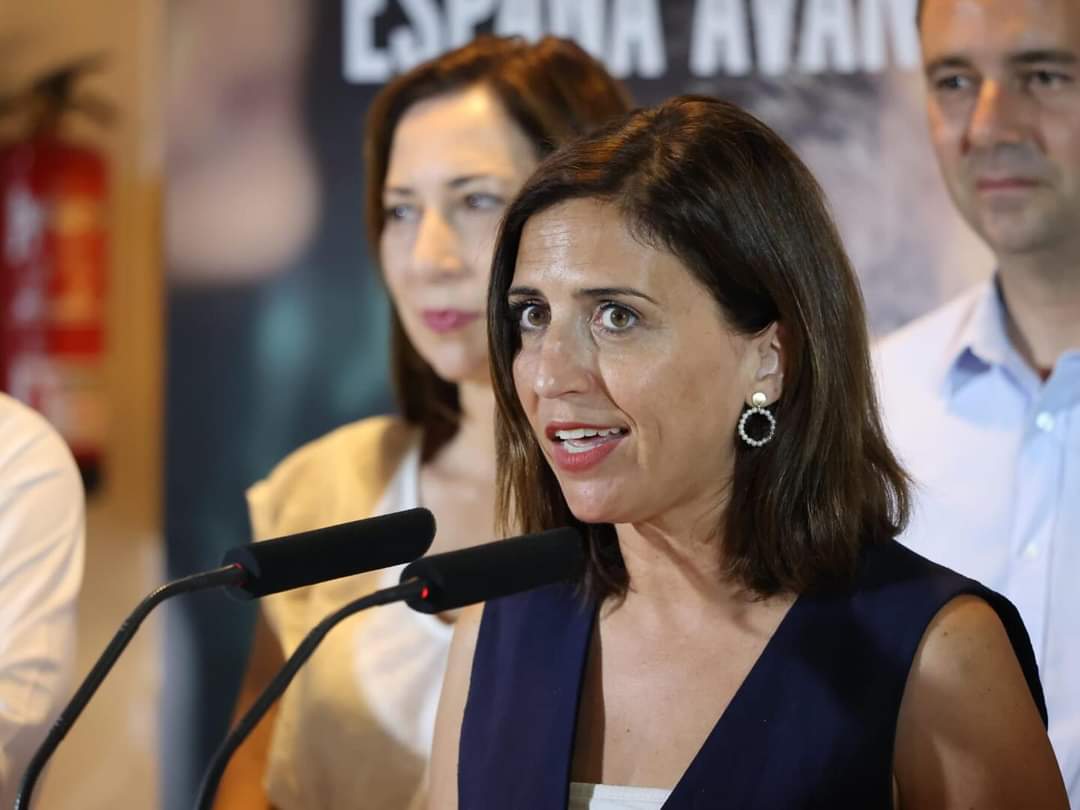 PSOEdeAranda's tweet photo. Desde el PSOE de Aranda queremos dar nuestra más sincera enhorabuena  a nuestra Secretaria General del PSOE de Burgos, compañera y amiga Esther Peña por su nuevo cargo como portavoz del Partido Socialista Obrero Español🌹

@psoedearanda @psoeburgos @psoe_cyl @psoe https://t.co/AA2gEfsTmZ