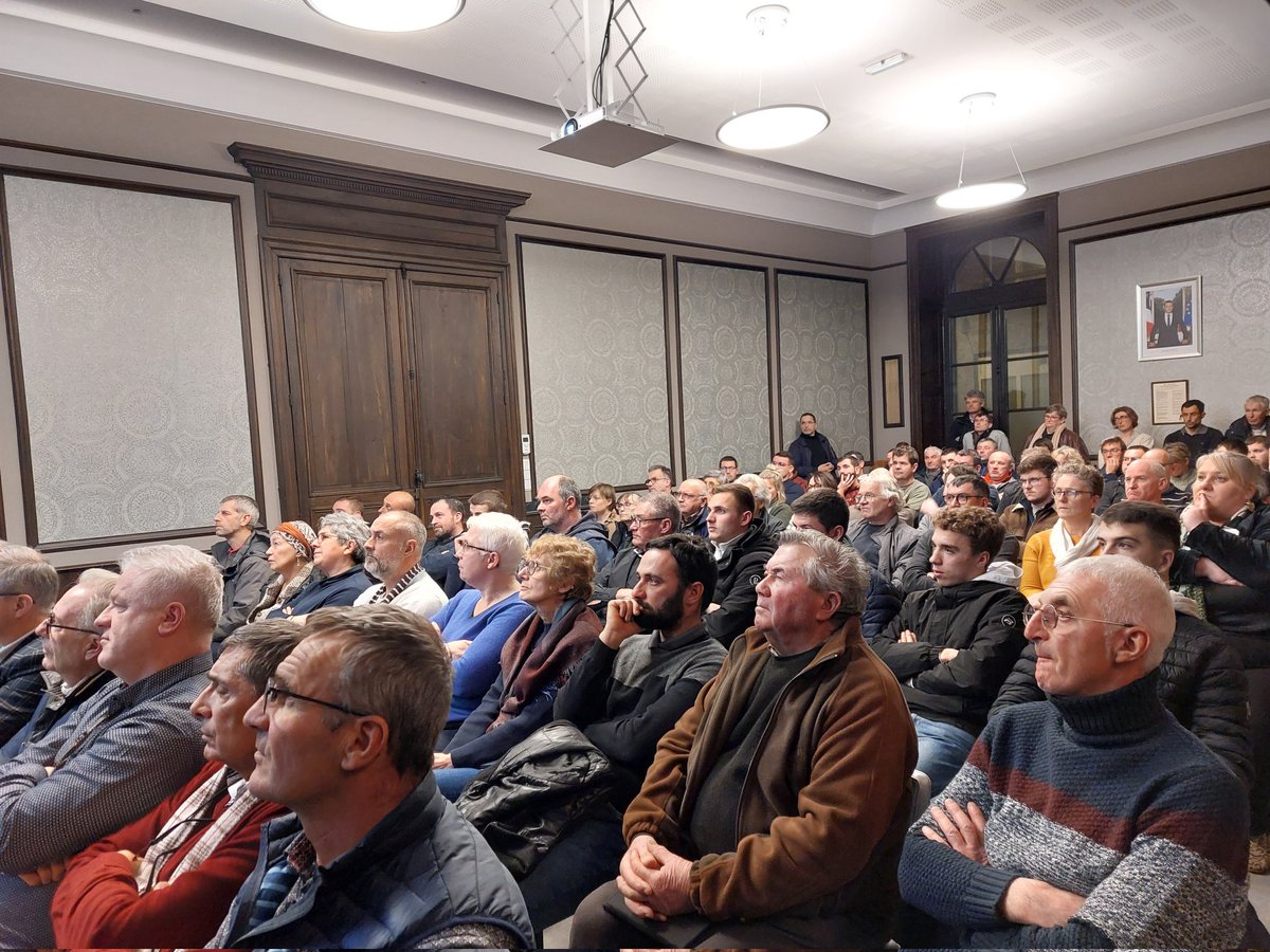 Réunion débat Fdsea ja cantons de Dol st Malo Pleine Fougères avec les élus du territoire. Partager nos contraintes, échanger sur l'avenir du territoire. @FDSEA35 @JeunesAgri35 #onmarchesurlatete