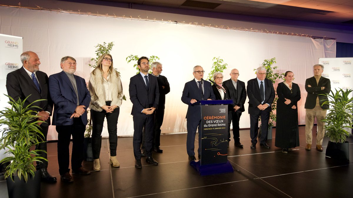 GrandReims's tweet photo. Cérémonie des vœux du #GrandReims ! L'occasion de revenir sur les réalisations et temps forts de l'année passée et de rappeler les #projets en cours et à venir sur le territoire, comme le nouveau réseau de transports, la Voie des Sacres ou encore @ReimsLegendR. https://t.co/JtPZqIb3C2