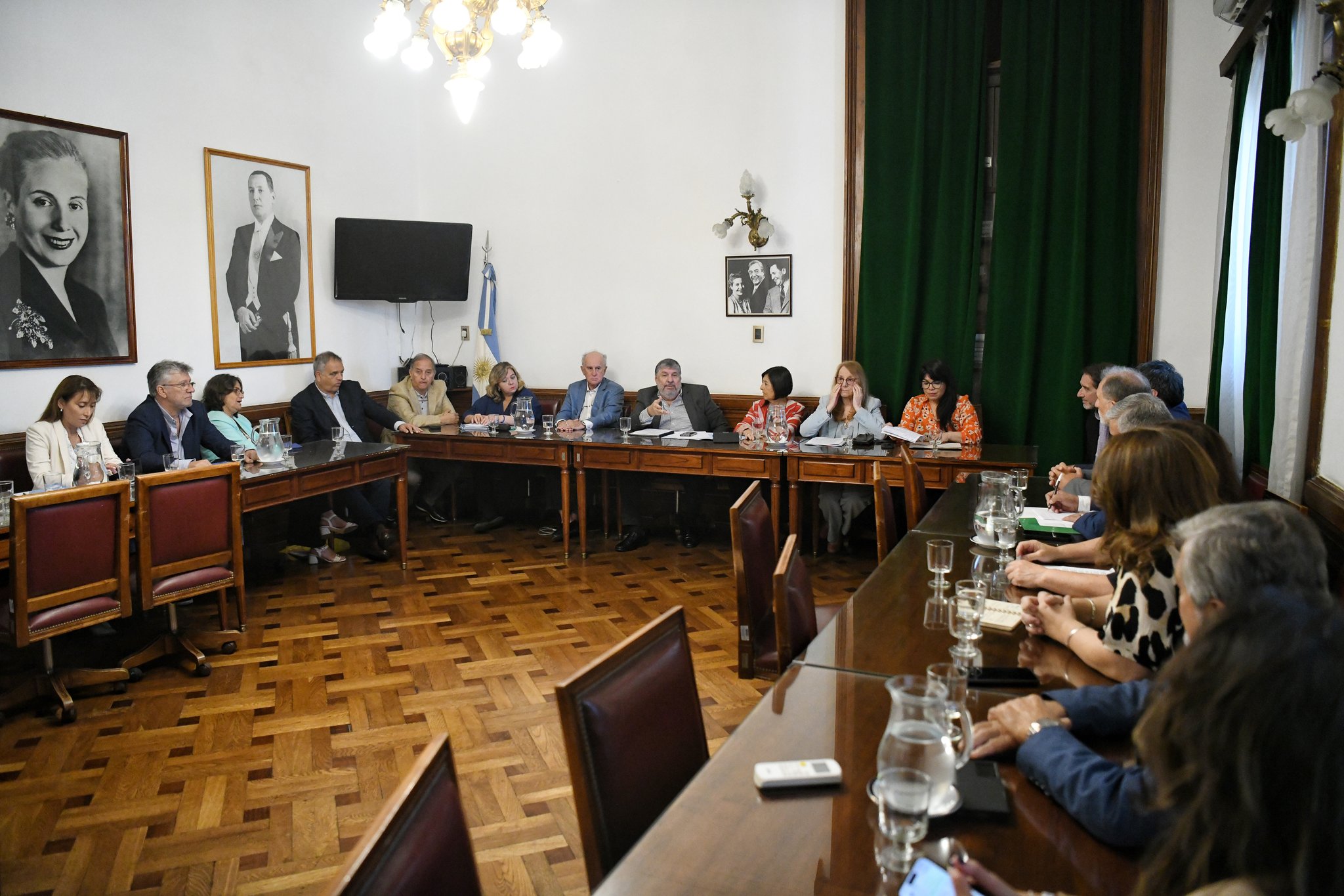 GEEV8SPWUAEy7a7?format=jpg&name=large