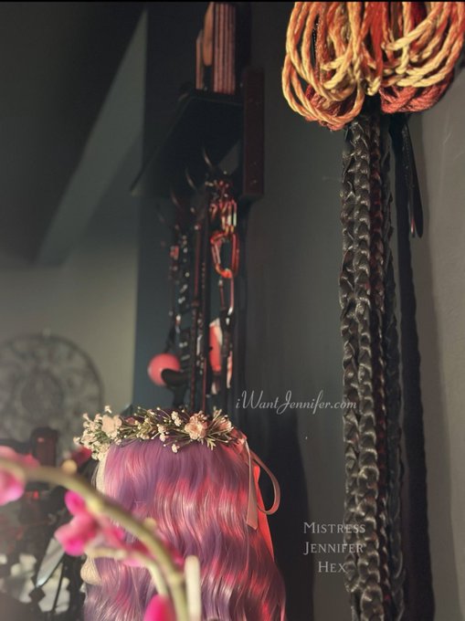Mistress Jennifer Hex’s pics and videos