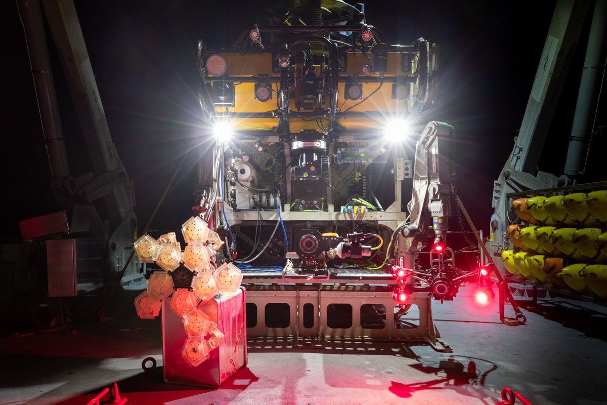 Lights, camera, lasers. 💥 A team of roboticists, engineers, and biologists has demonstrated how innovative new technology, including advanced imaging systems developed by MBARI’s @BioinspirLab, can transform research on deep-sea animals. Learn more: mbari.org/news/advanced-…