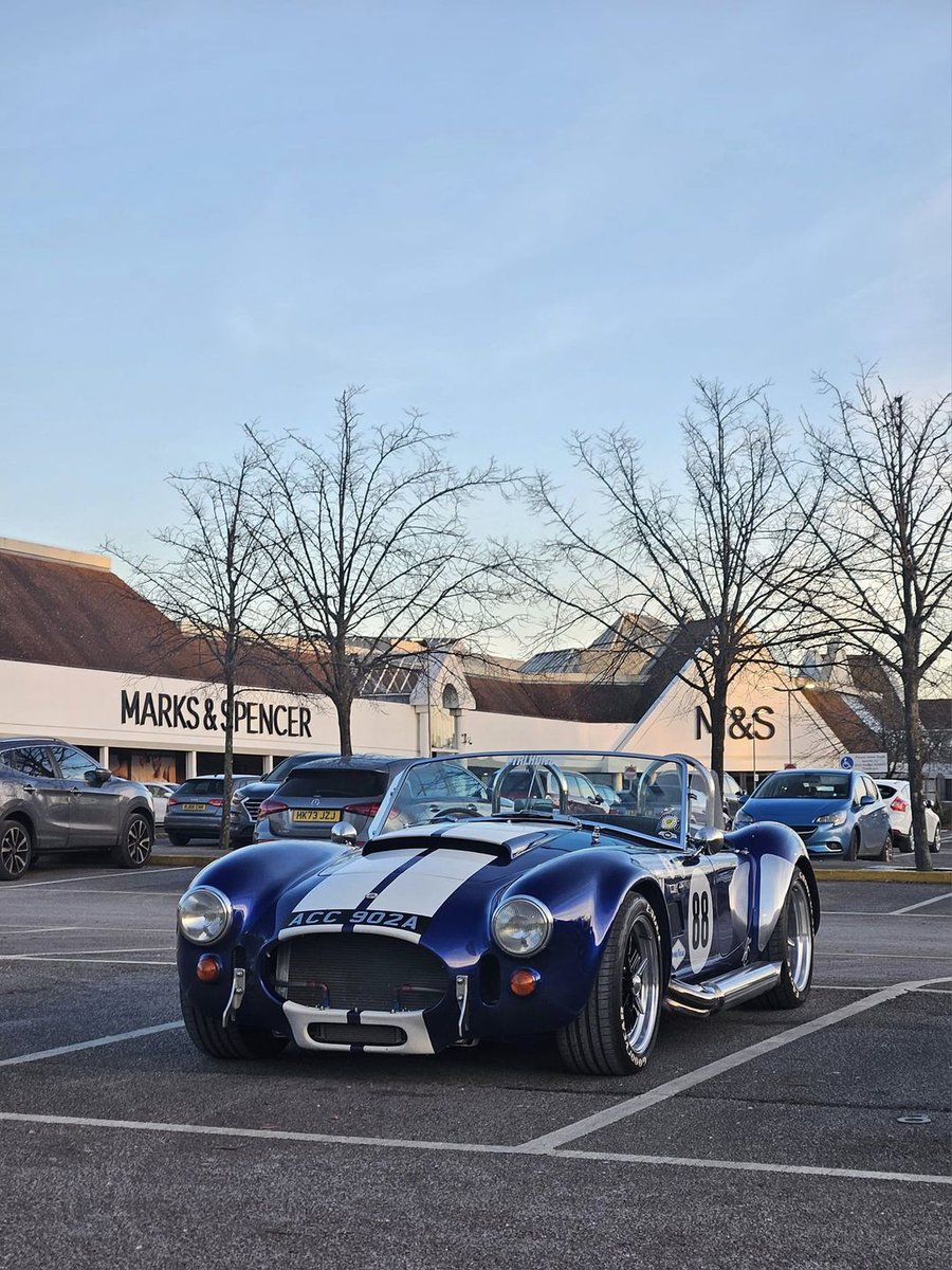 Shopping has never been so cool. You could say sub-zero. It's freezing.
#accobra #acc902a ❄️