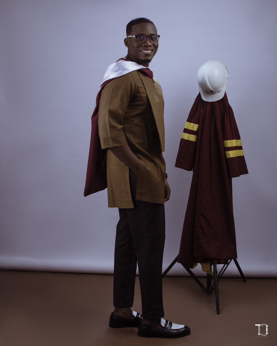 theonlymubbiee's tweet photo. Comr. AROGUNDADE, Mubarak Olajide 

BSc. Engineering 
Department of Civil and Environmental Engineering 

It was a rough ride, but Alhamdulillah 🤲🏾❤️🎓 https://t.co/9bmXTDabpr