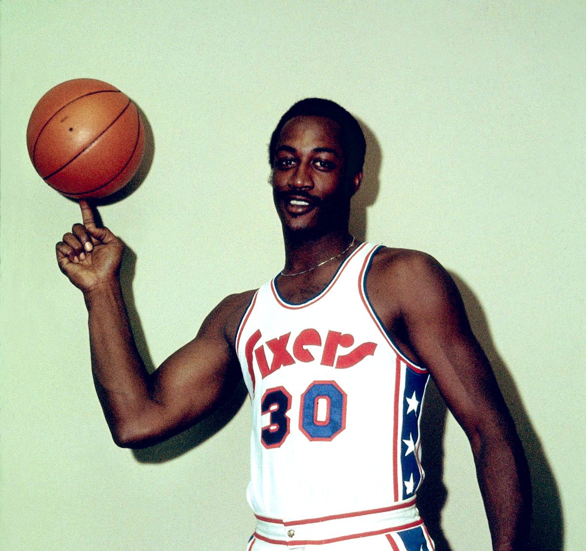 One of the more underrated jerseys in #76ers history. Worn by George McGinnis circa 1974. #brotherlylove
#sixers #philadelphia #hardwoodclassics