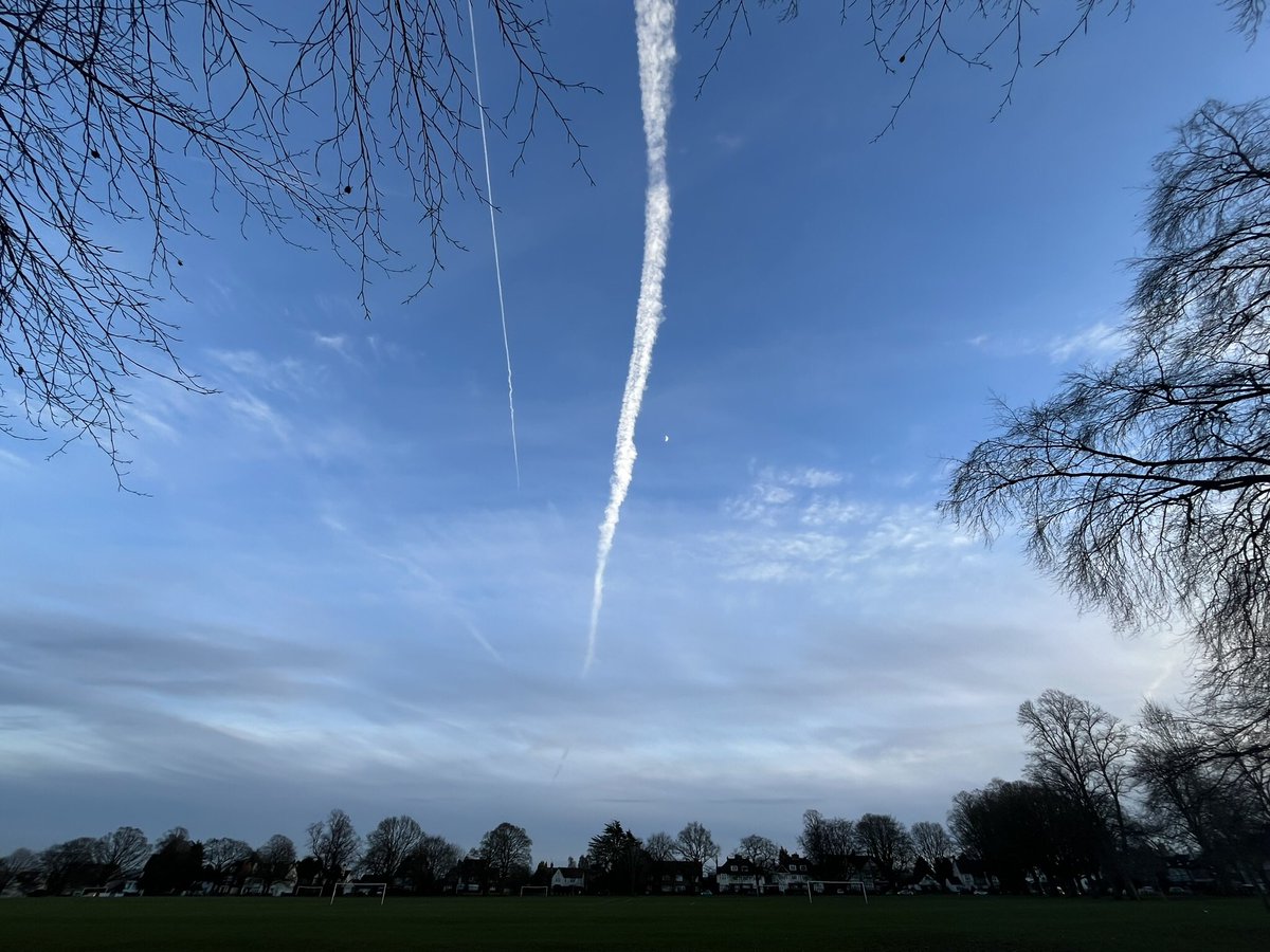 Amazing winter skies in Abington Park this afternoon! @NNweather @NNskies