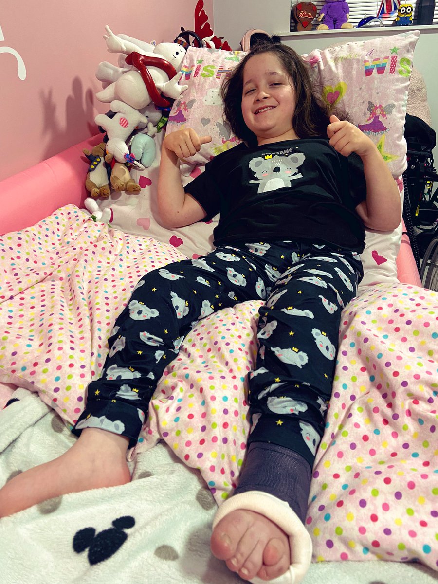 Finally home, fed and bed. One tired little girl. And Mum has a huge headache lol She chose a black cast today.  #TeamLeonie 💚

An insight into Leonie’s inspiring world; justgiving.com/campaign/teaml…
