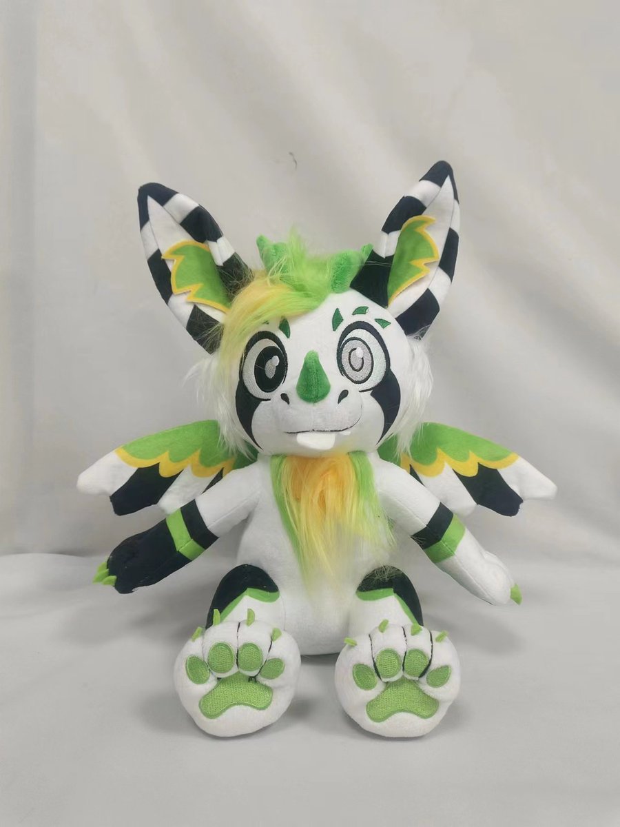Some sneak peaks of our previous plush 1-offs. We apologize for the wait on our current acceptance emails. Flight delays got our scheduled backed up but we will be emailing ACCEPTANCE emails for our spring queue this weekend!

#furry #furryplush #fursonaplush #furryfandom