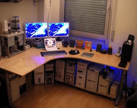 <a href="/RiPliE/">RiPliE</a> Si si, claro que me acuerdo, este es mi setup del 2007 🤣 Todo en red, solo uno tenía los monitores, otros tiempos 🫠