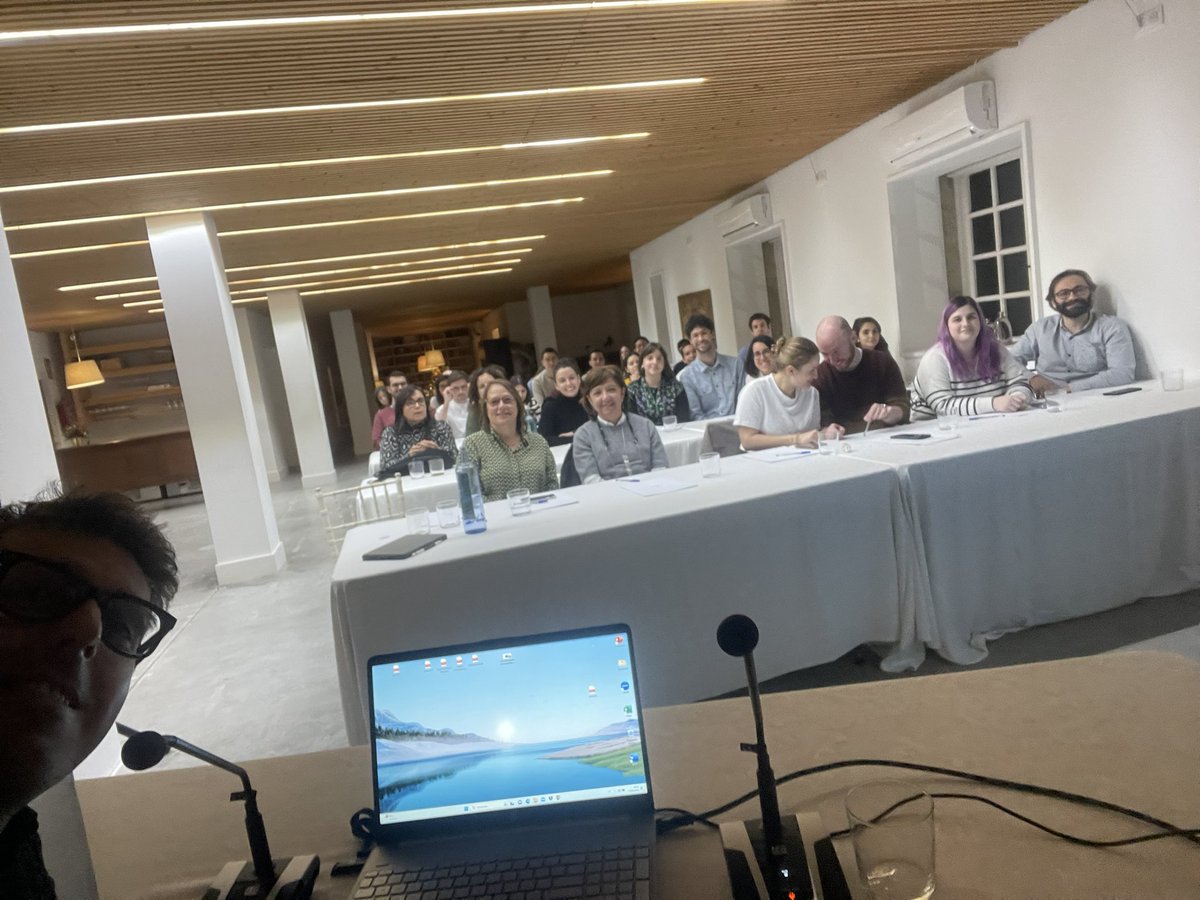 noriega_dr's tweet photo. Son buenos, muy buenos !!!! Vaya generación de Residentes de Hematologia tenemos en Galicia!!! Hoy, les acompañamos en una jornada de #LMA de la #AGHH 
#proud #keeppushing https://t.co/KKHWqAEixH