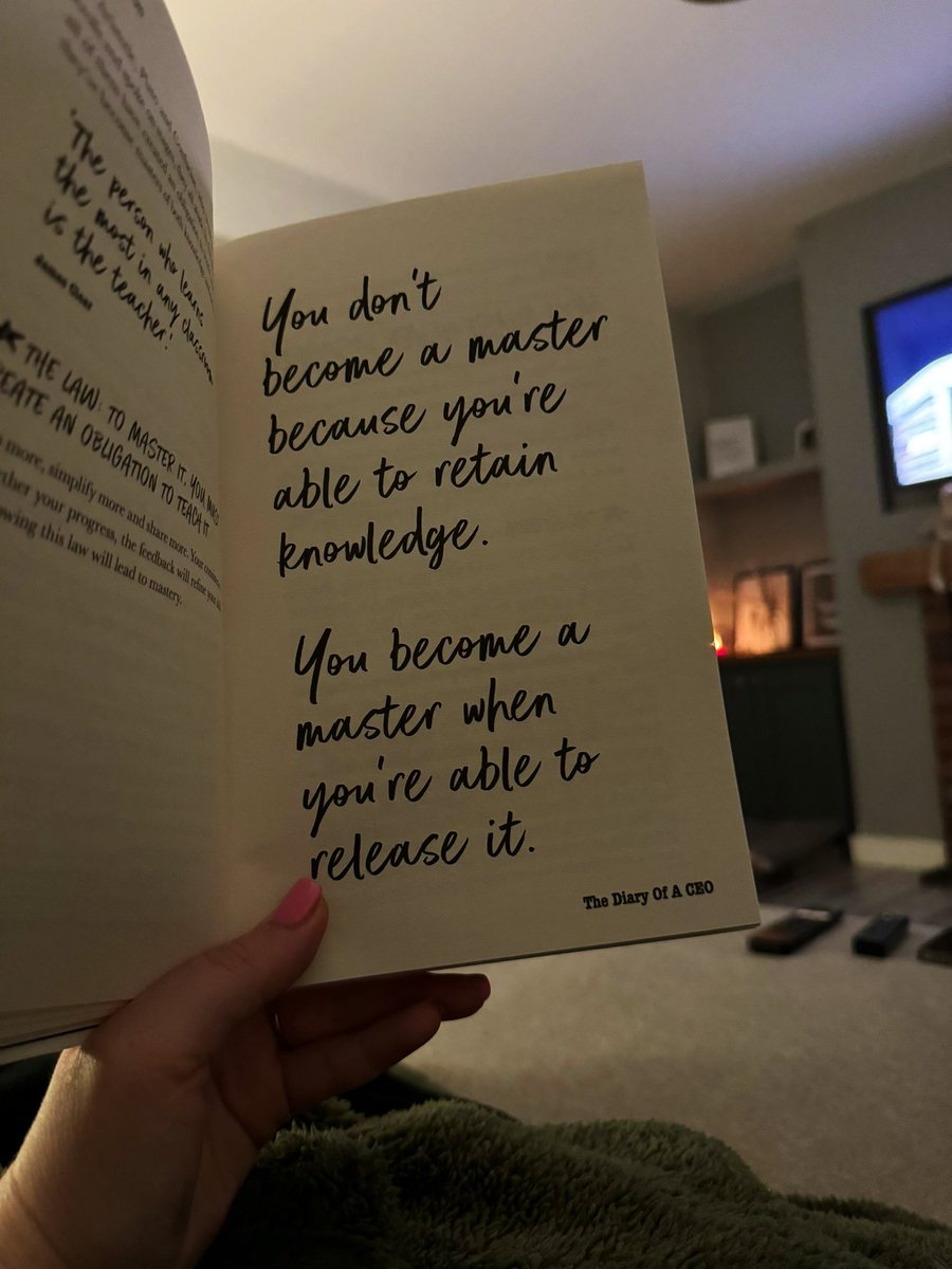 Miss Henery tweet media