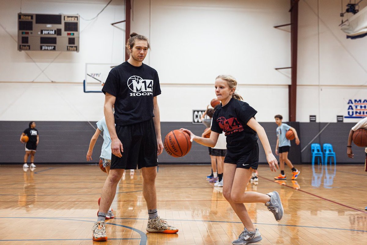 M14hoopsCincy's tweet image. MLK CLINIC Highlights 🔥

 - 70+ players signed up ☑️

 - Players had fun &amp;amp; got better ☑️

MLK Skillz clinic sold out‼️
We expect the same for Presidents’ Day Clinic😁

📸: @wjelden 

#repthe14 #m14hoops #wheredreamsbecomereality
