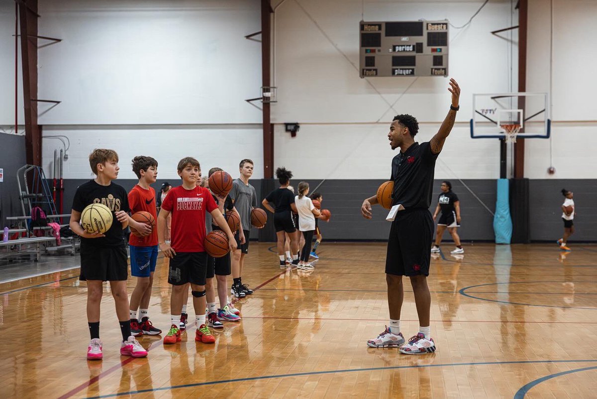 M14hoopsCincy's tweet image. MLK CLINIC Highlights 🔥

 - 70+ players signed up ☑️

 - Players had fun &amp;amp; got better ☑️

MLK Skillz clinic sold out‼️
We expect the same for Presidents’ Day Clinic😁

📸: @wjelden 

#repthe14 #m14hoops #wheredreamsbecomereality