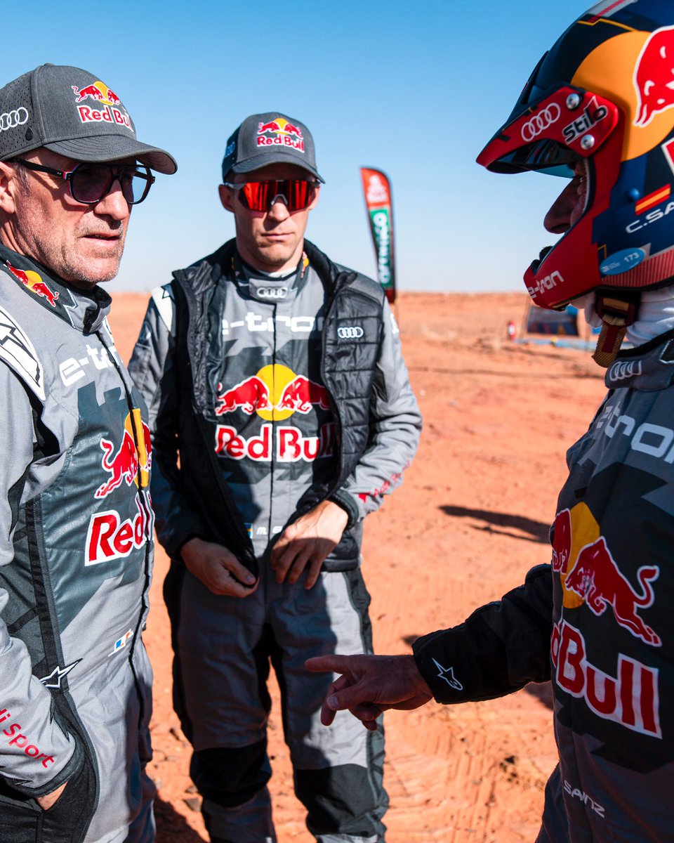 Día muy complicado. Antes del km 248 ya habíamos sufrido tres pinchazos y estábamos sin neumáticos de repuesto. Estuvimos al límite, pero gracias a la ayuda de Mattias y el equipo, salvamos la etapa. Perdimos tiempo, pero no todas nuestras posibilidades. ¡Seguimos luchando! 💪🏻