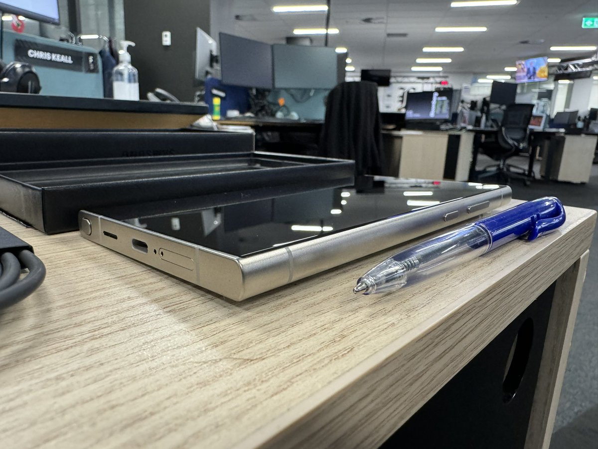 Just arrived at NZME Towers: Samsung's Galaxy S24 Ultra 
#s24ultra #unboxing