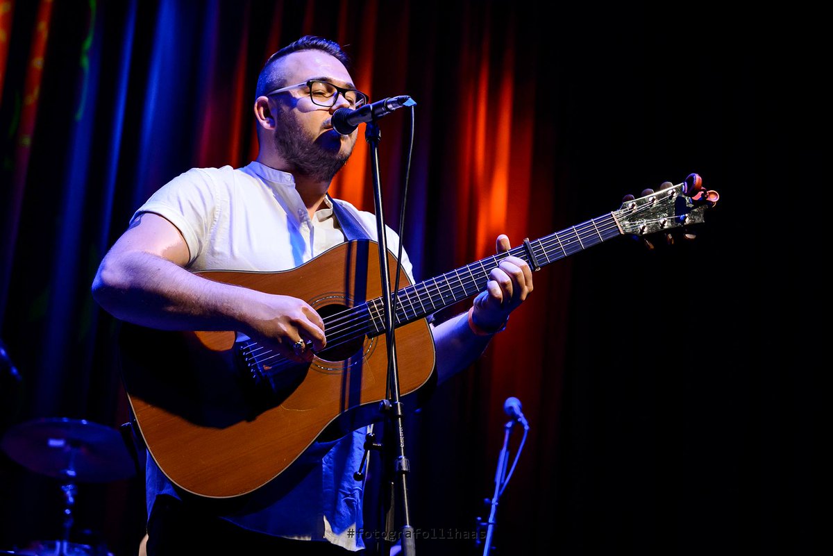 With a powerful, emotive voice and a passionate social conscience, Paul McKenna has drawn frequent comparisons with the great Dick Gaughan. Join us on 1st February as this rising star of the Scottish folk scene shares songs that go straight to the heart. livetoyourlivingroom.com/events/paul-mc…