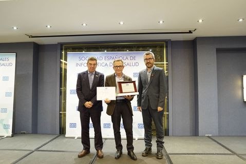 Premio al esfuerzo institucional o personal en investigación o innovación en proyectos para la utilización de las TIC en Salud o en la internalización de la actividad Informática de la Salud desarrollada en España Premio ex aequo AE Normalización (UNE) y Don Pedro Tomás Gómez Cía