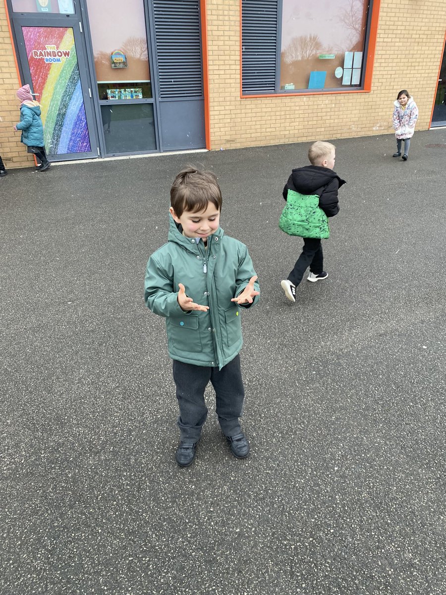 EastfieldPSHull's tweet photo. 1AW enjoyed an extra playtime yesterday in the tiny flurry of snow we had. Weβll be learning more about winter weathers in our geography work this half term too! #epsgeography https://t.co/JjAZujnPrp