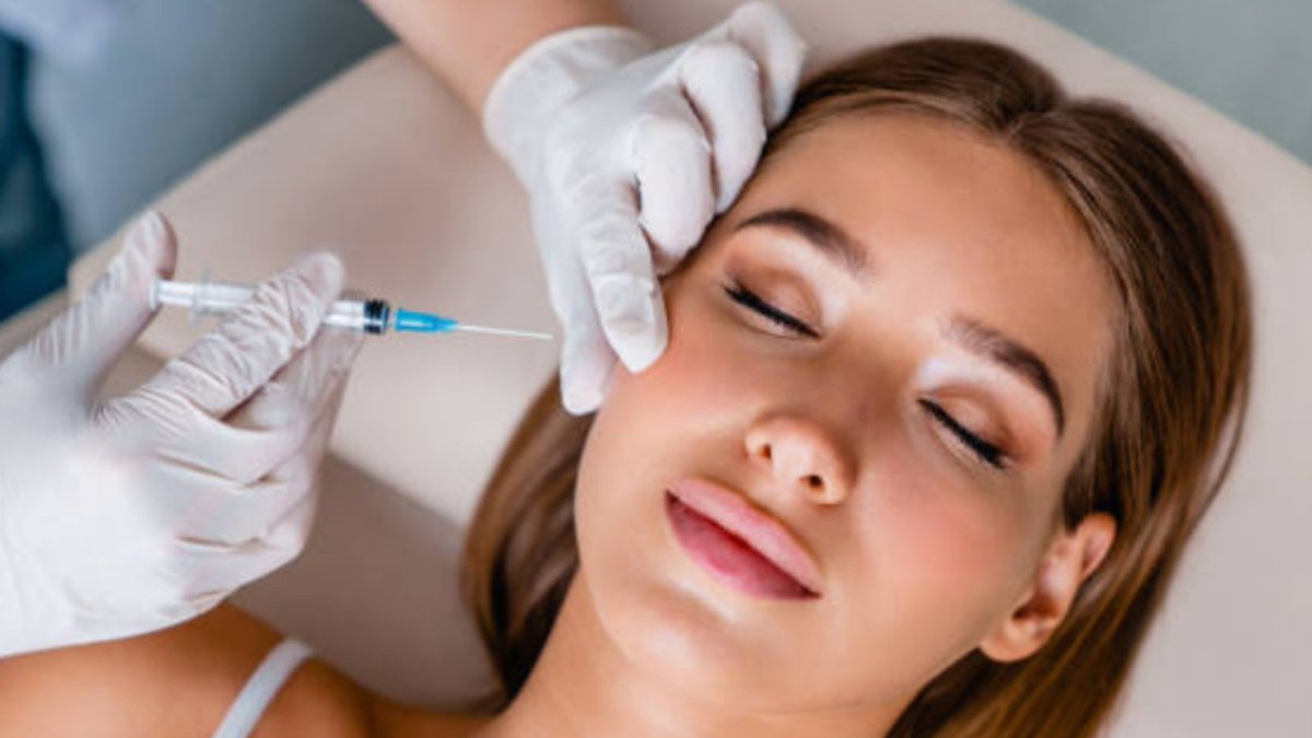 Revive your radiance with Dermal Fillers at glowU med spa! 💫 Our injectable wonders, including Juvederm, Restylane, Radiesse, and Sculptra, sculpt youthful definition, add volume, and smooth away lines.

#YouthfulGlow #DermalFillers

glowumedspa.com/treatments/fil…