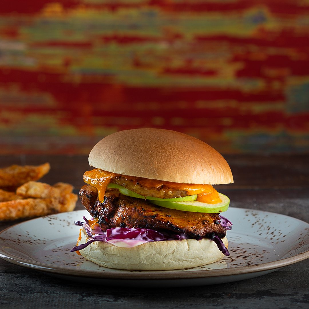 thomsonsfoods's tweet image. 🌟 JANUARY PROMOTION! 🌟

Beef or chicken, mayo or relish, salad or plain… however you serve your burgers, our Kara 4.5” Sliced Brioche Buns go well with them all!  Get yours now while they are within our January Promotions! ⬇

 thomsonsfoodservice.b2b.store/login

 #JanuaryPromotion